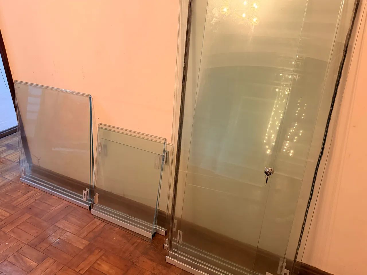 LOTE COM 33 VIDROS PARA VITRINE E EXPOSITORES - Foto 4