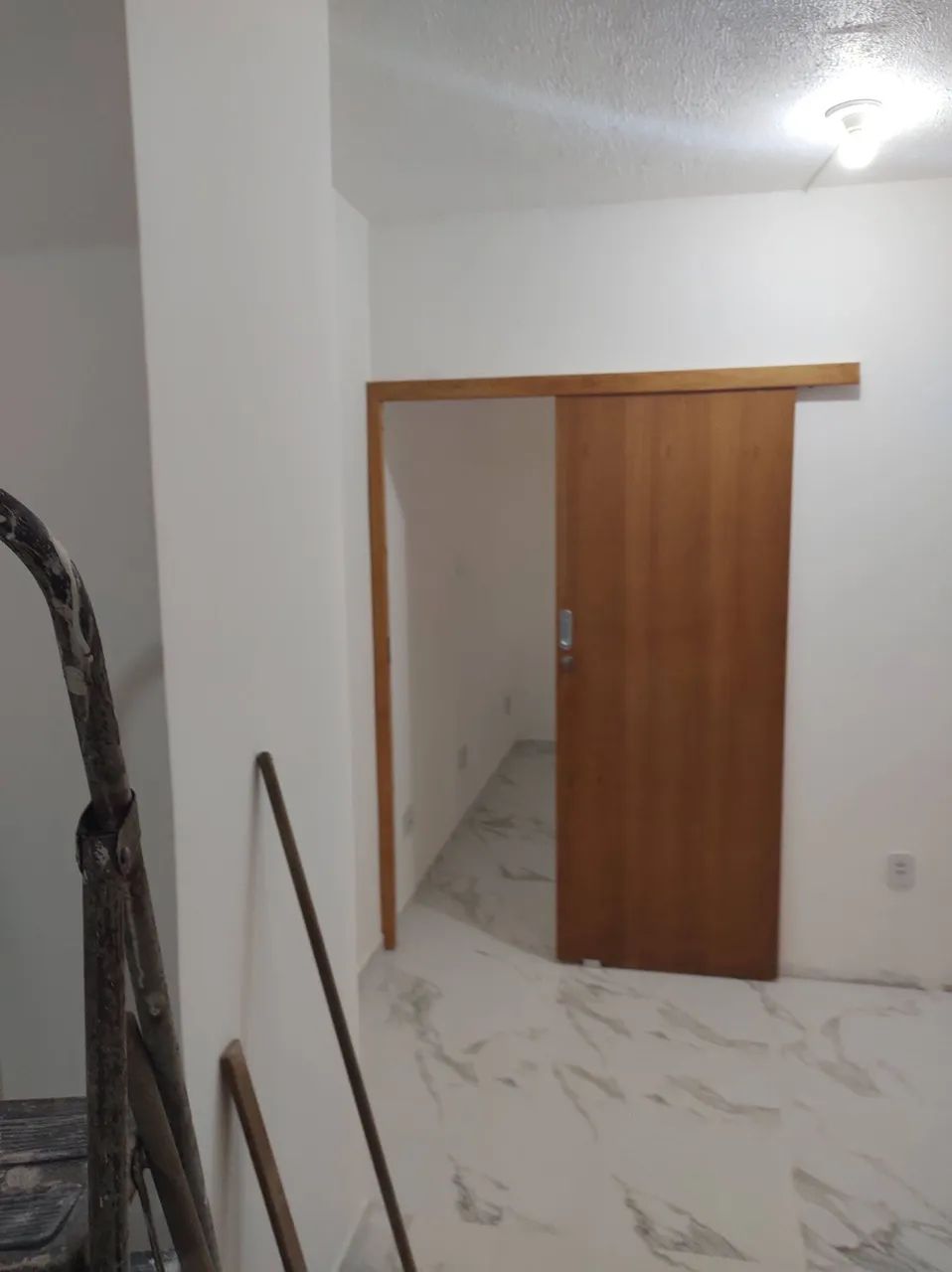 Ótimo kitnet dividido em sala e quarto separados  - Foto 3