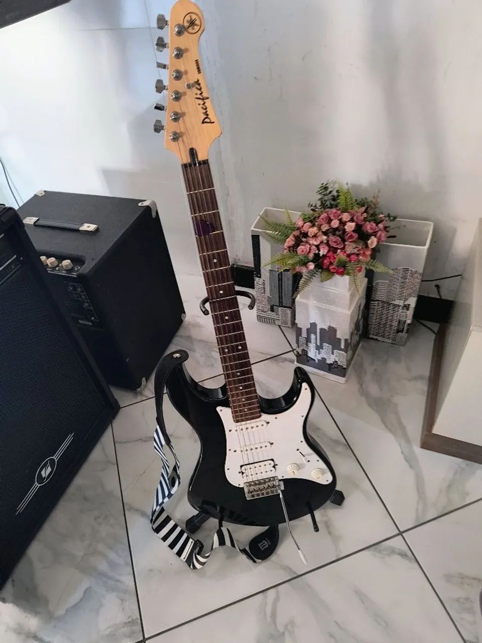 Vendo ou Troco Yamaha Pacífica 