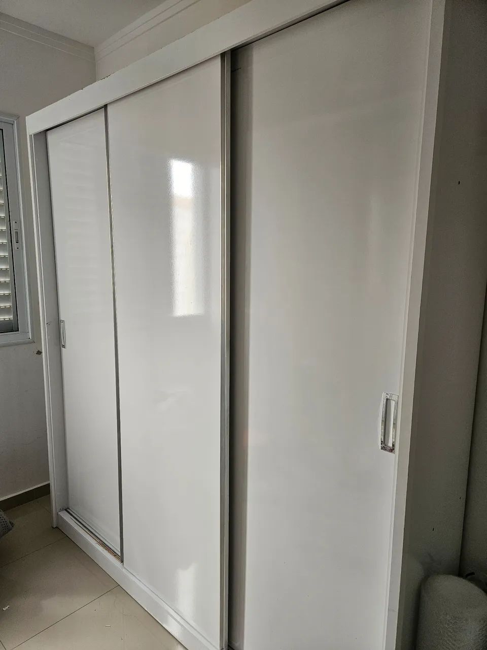 Guarda-Roupa Solteiro 3 Portas de Correr - Branco - Ótimo Estado