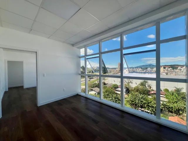 Sala com 98,98m² de área privativa - Condomínio Empresarial