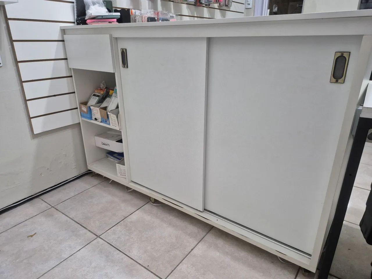 Balcão vitrene para loja MDF - Foto 2