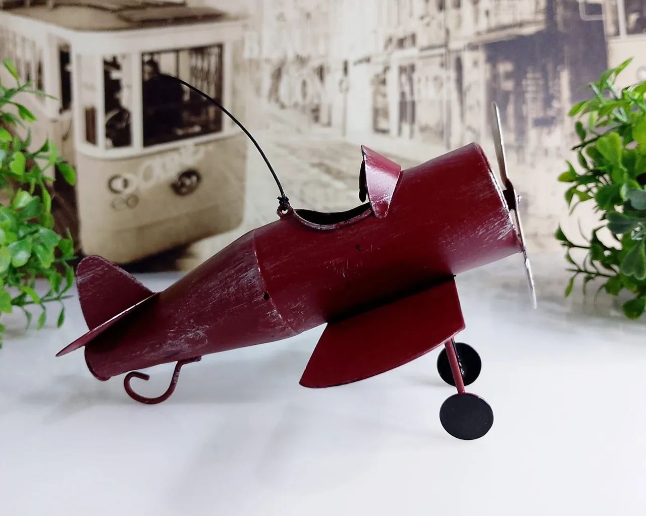 Miniatura Vintage de Avião em lata.
