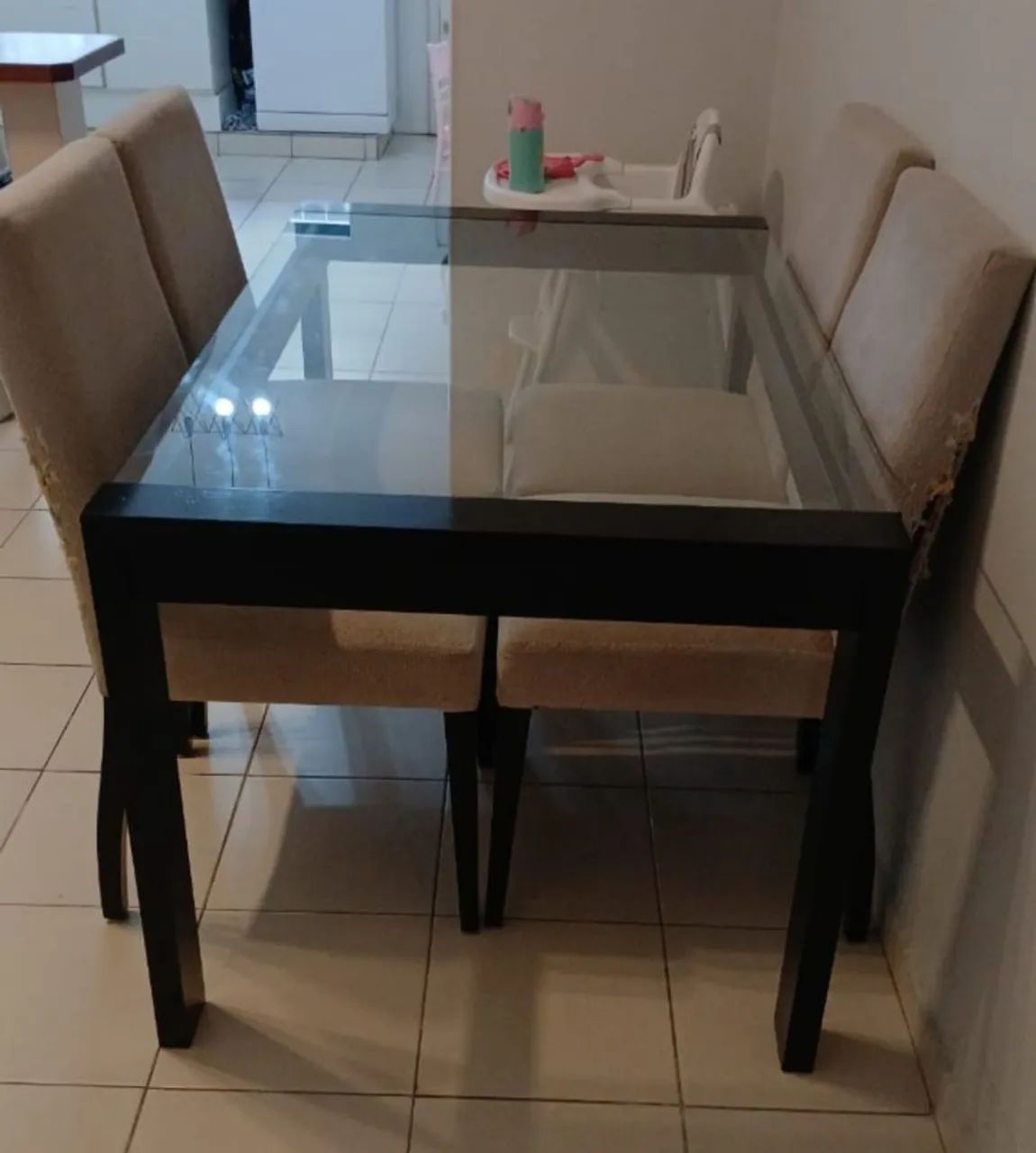 Mesa com 4 cadeiras