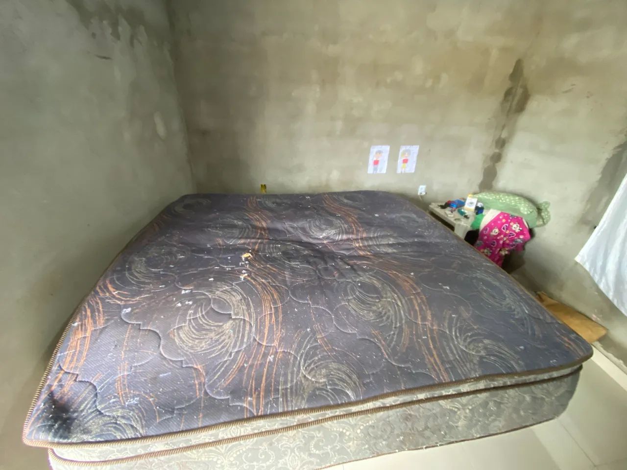 Vendo cama pra quem quiser arrumar super king  - Foto 4