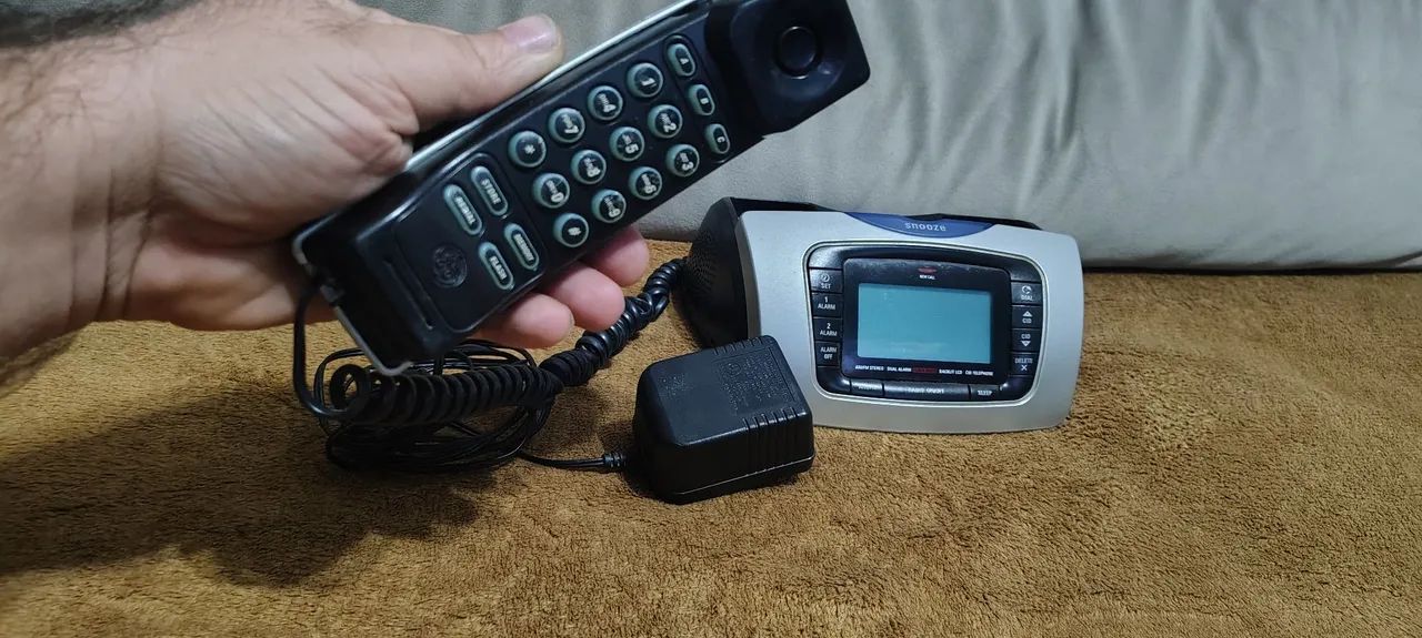 rádio relógio com telefone am FM despertado funcionando perfeitamente  - Foto 4