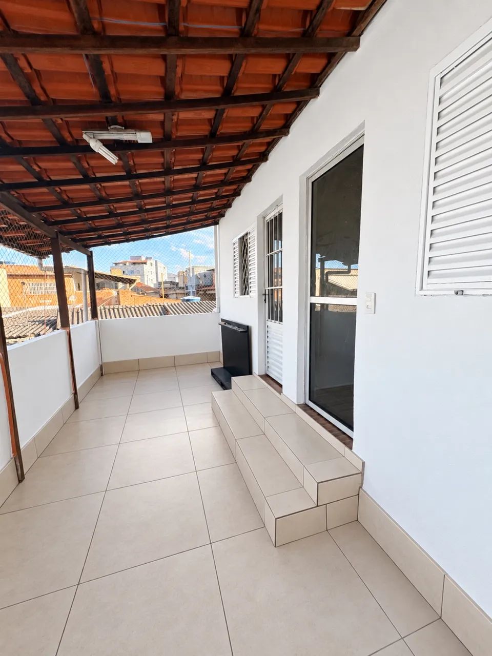 Casa ampla 220 m² com terraço, varanda e área externa - Foto 2