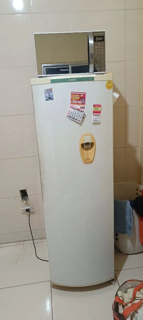 Geladeira e microondas 