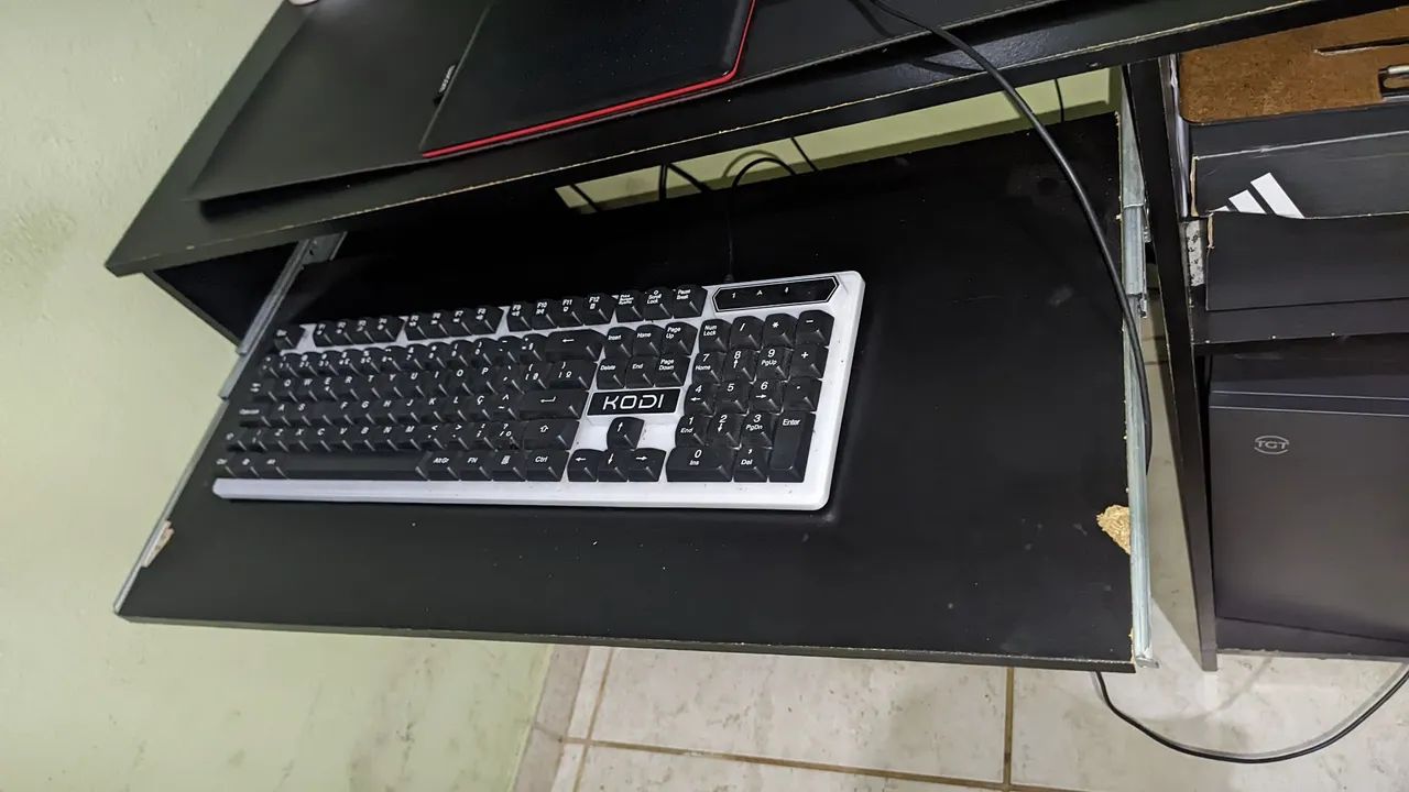 mesa para estudos/trabalho  - Foto 2