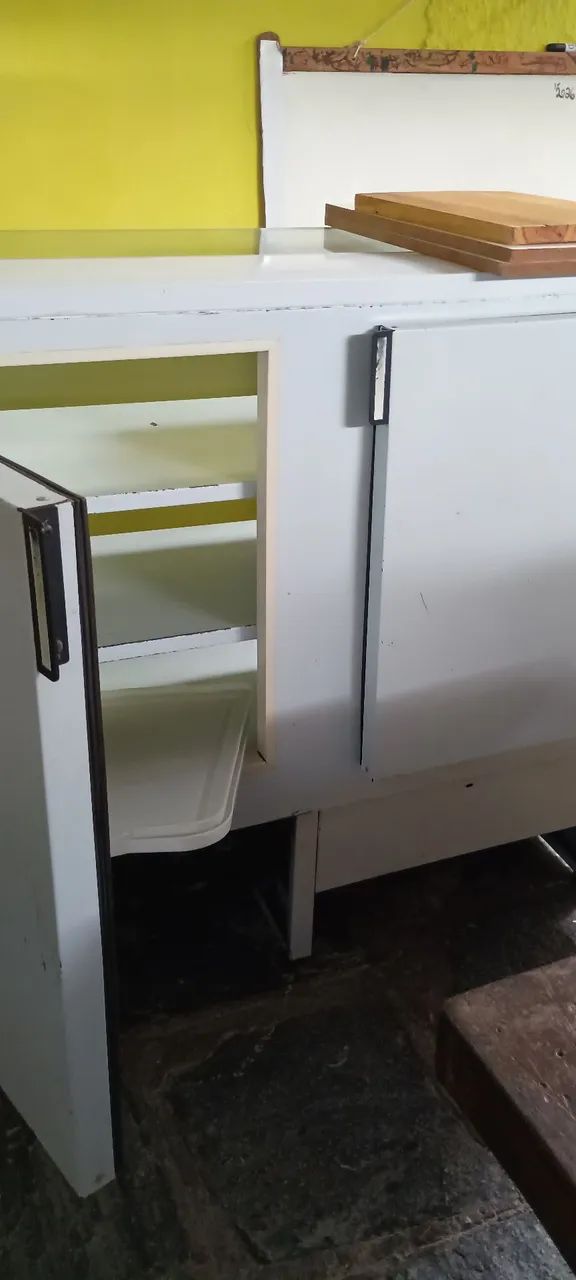 Balcão de frios em ótimo funcionamento 