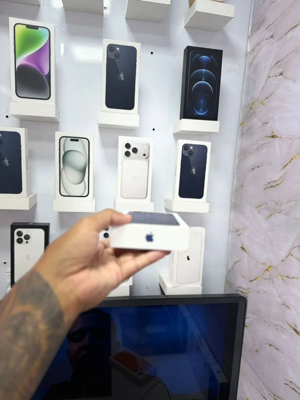 IPHONE 17 PRO MAX  256GB AZUL<br>R$ 8.599,00 TOP - Foto 2
