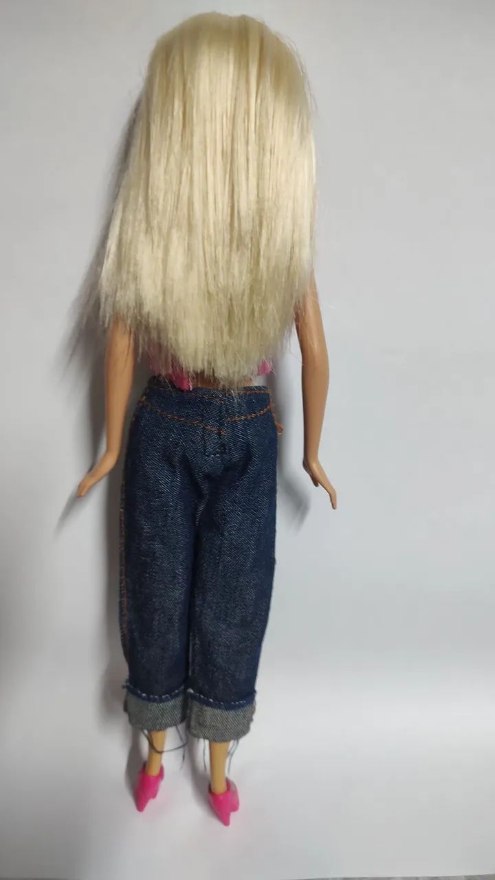 Boneca Barbie - Roupa Jean (usada) B34s e Blusa Rosa - Foto 3
