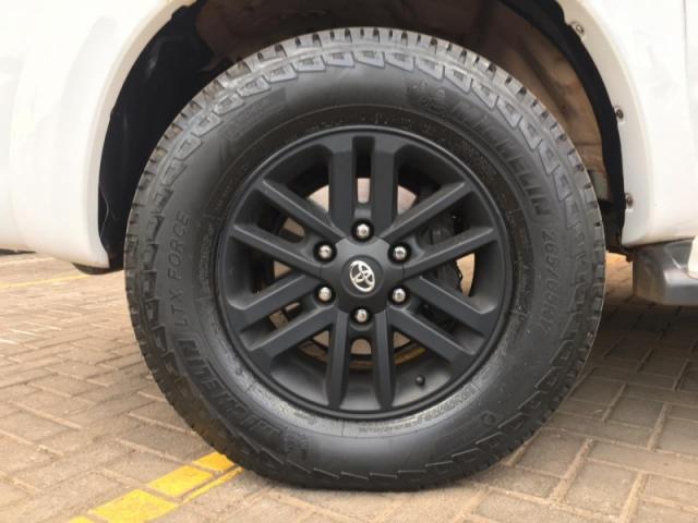 TOYOTA HILUX 3.0 SRV 4X4 CD 16V TURBO 2015 - Foto 11