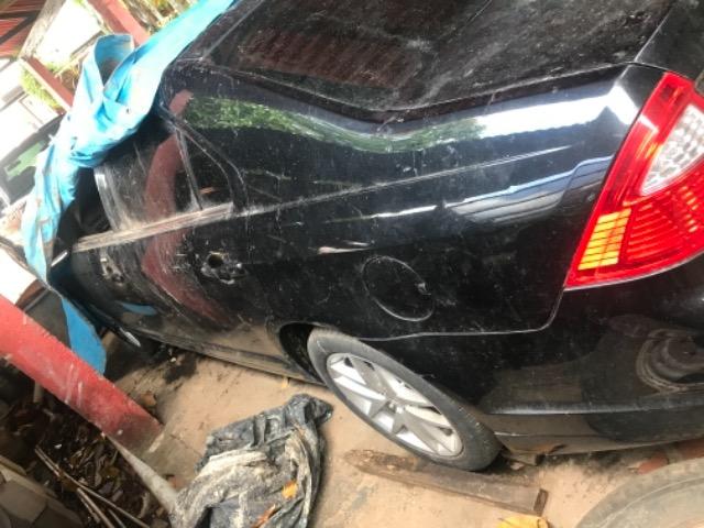 Vendo ou troco carro batido - Foto 3