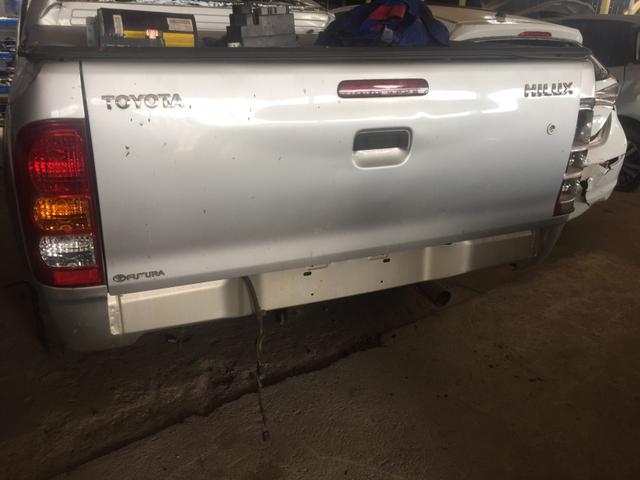 Tampa trazeira Hilux 2011