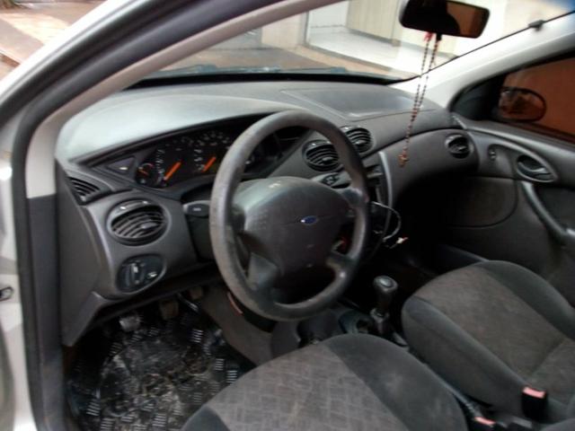 Vende-se Focus 2003 (aceita-se troca)