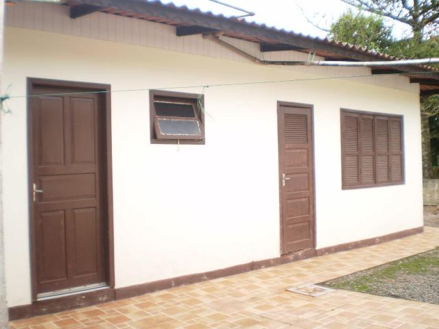 Casa em itapoá SC av. brasil 50m da praia para 8 pessoas - Foto 4