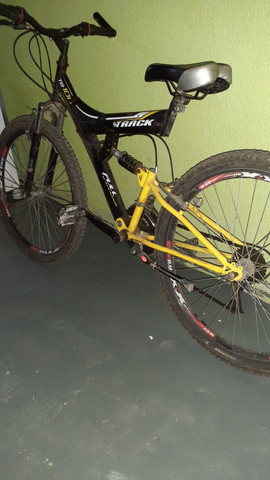 Vendo uma bicicleta aro 26 por motivo de mudança