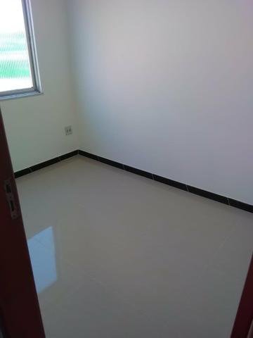 Alugo casa 2 quartos e garagem na Curicica - Foto 5