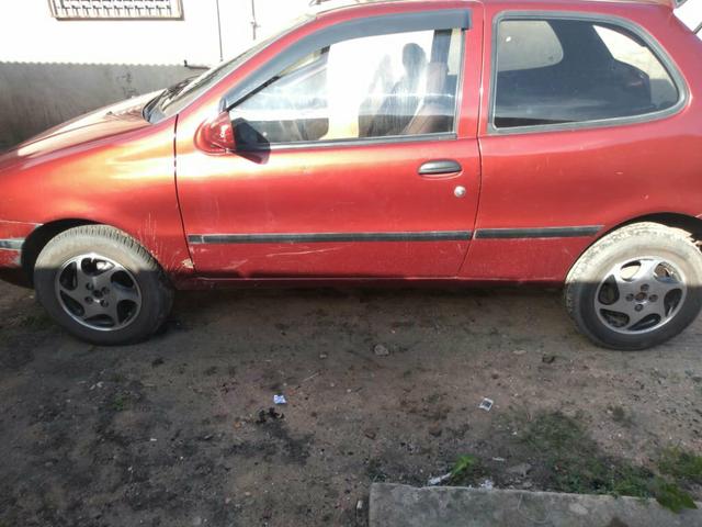Vendo um carro palio 8 mil reais - Foto 2