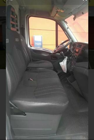 Caminhão Baú iveco - Foto 2