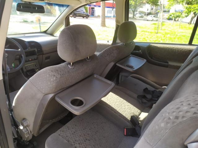 ZAFIRA 2005/2005 2.0 MPFI ELEGANCE 8V FLEX 4P AUTOMÁTICO - Foto 8