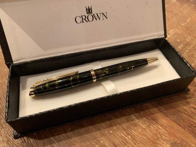 Caneta Crown preta e dourada - Foto 2