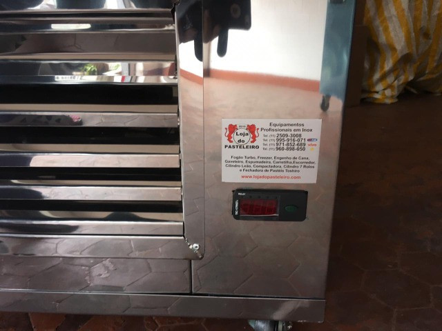 Freezer/Frezer/Geladeira Para Pastéis/gaveteiro com motor, Pastelarias - Foto 4