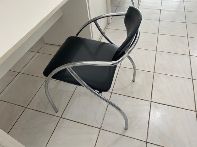 Vendo 4 cadeiras em Aço inox - Foto 3