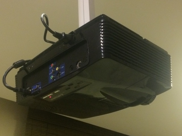 Projetor Mitsubishi Full HD (1080p Nativo) / HDMI / 1300 Lumens / 33.000:1 / LEIA - Foto 3