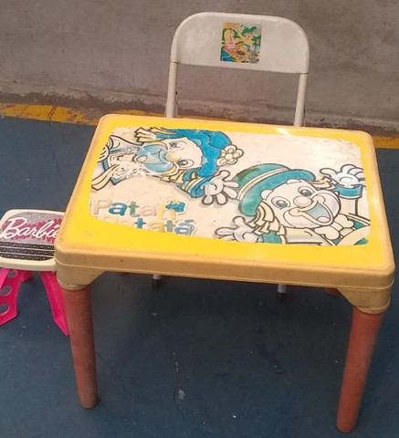 Vendo Mesa c/ cadeirinha - Foto 2