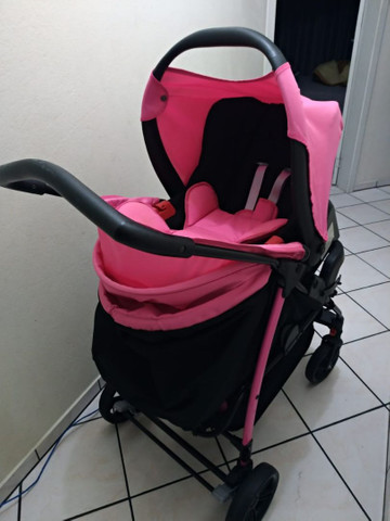 Vendo Carrinho + Bebê Conforto com base para carro Burigotto - Foto 2