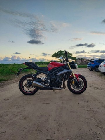 TRIUMPH STREET TRIPLE 675