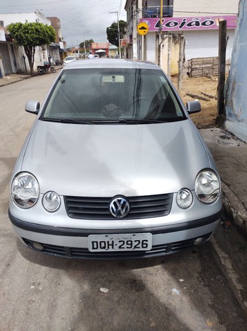 VOLKSWAGEN POLO SEDAN.