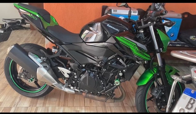 MOTO KAWASAKI Z400