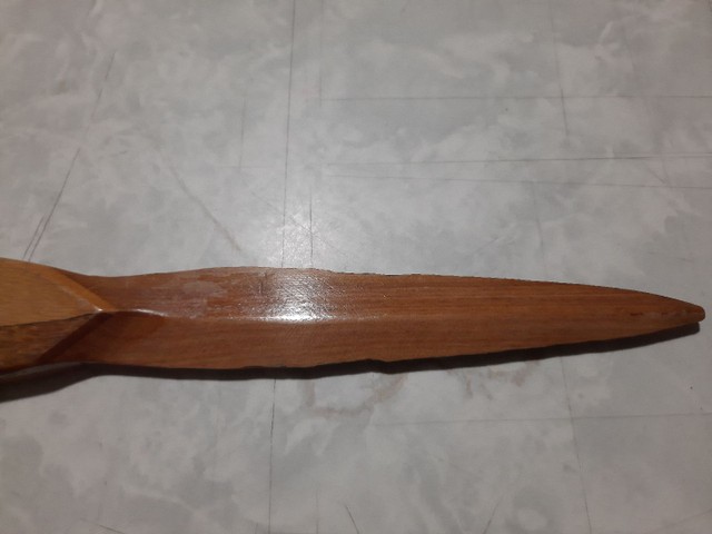 Abridor de cartas de madeira com lindo trabalho de machetaria. Antigo.  - Foto 3