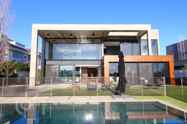 Casas à venda na Avenida Juca Batista - Hípica, Porto Alegre - RS