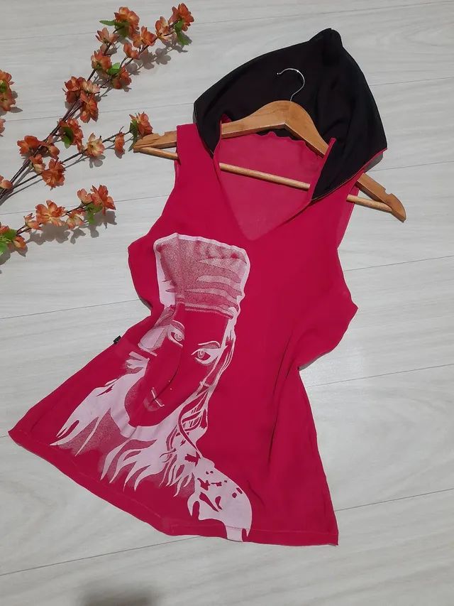 Blusa regata com capuz, 100% poliéster<br>