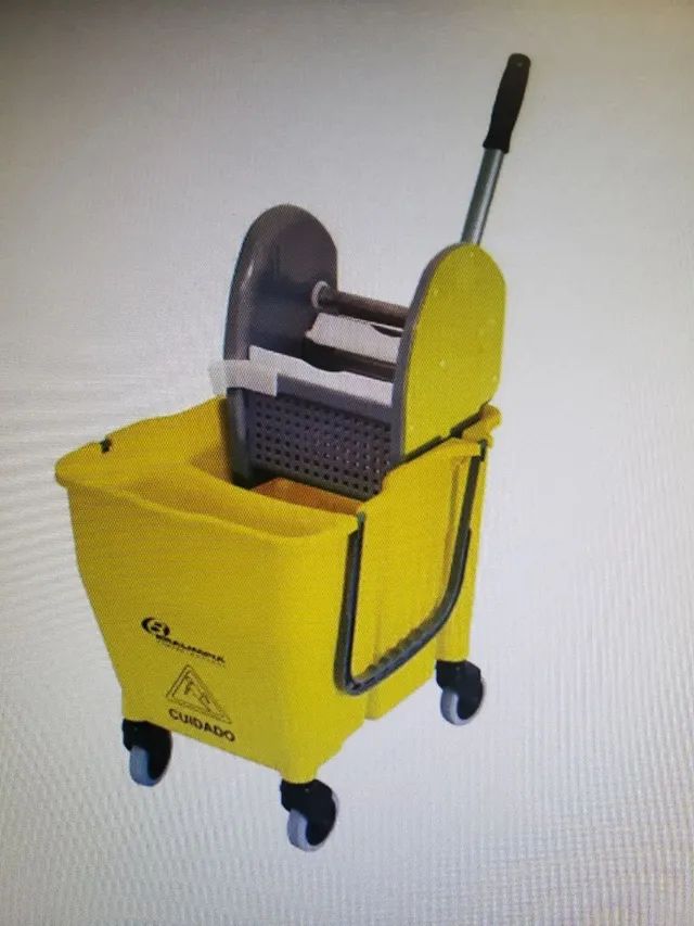 Vendo balde espremedor marca Bralimpia 