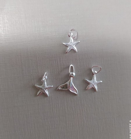 Pingentes de prata pequenos cauda de baleia ou estrela do mar
