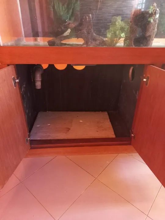 Aquário com móvel e decoração semi completo - Foto 4