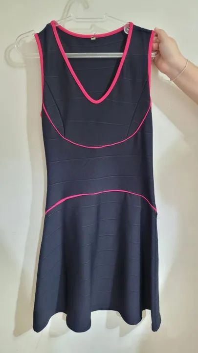 Vestido preto com detalhes rosa  - Foto 2