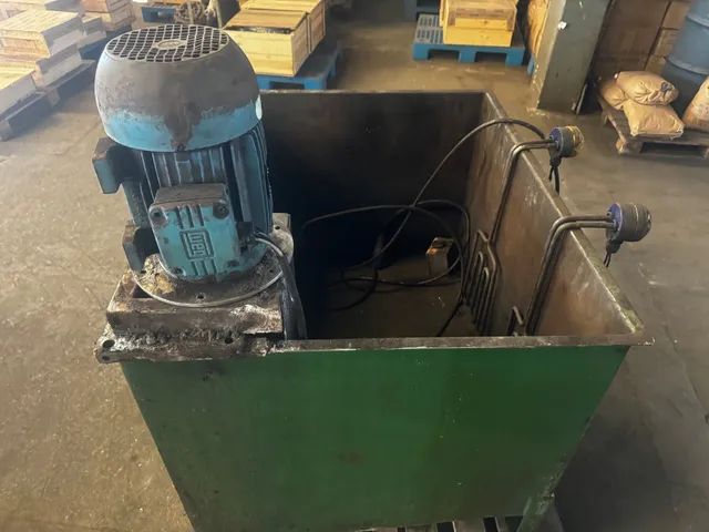 Tanque de aço - 500 litros - com resistencia para aquecer e motor com elice - Foto 3