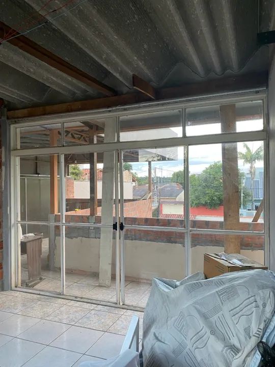 Porta de correr - Metal com vidros 