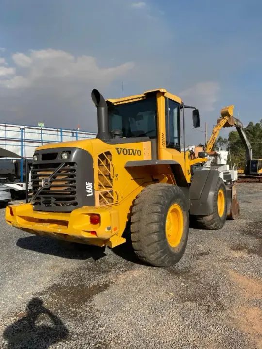 EXCELENTE PÁ CARREGADEIRA VOLVO L60F 2021