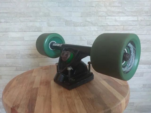 [PARA LONG]Truck invertido 180mm Koston + roda 70mm 86a Koston + rolamento Black Sheep Red - Foto 2