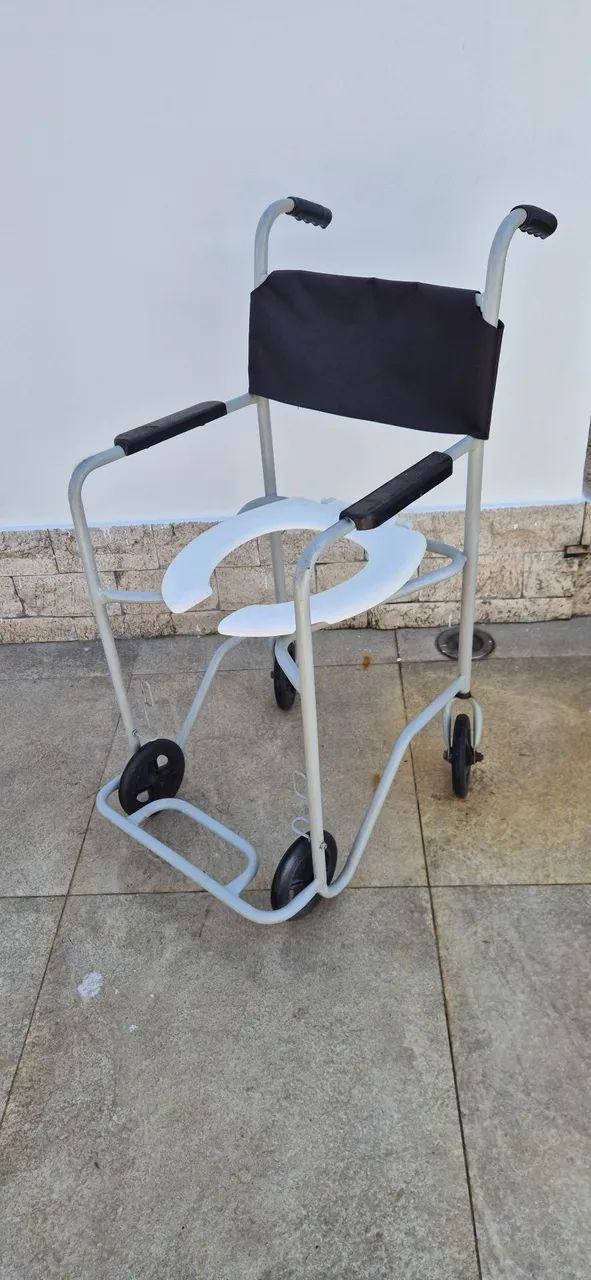 Toilet chair