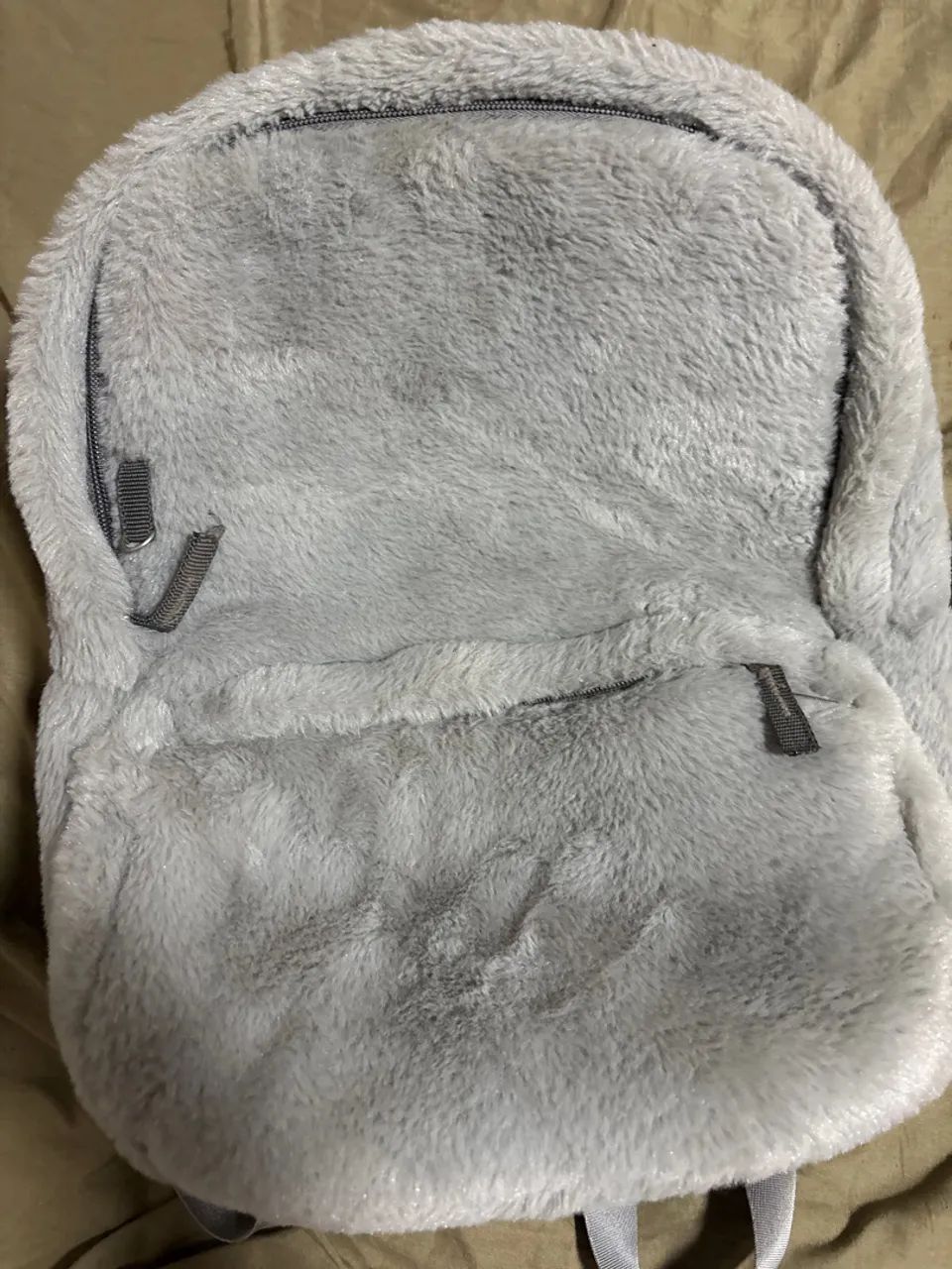 Mochila Pelúcia Cinza