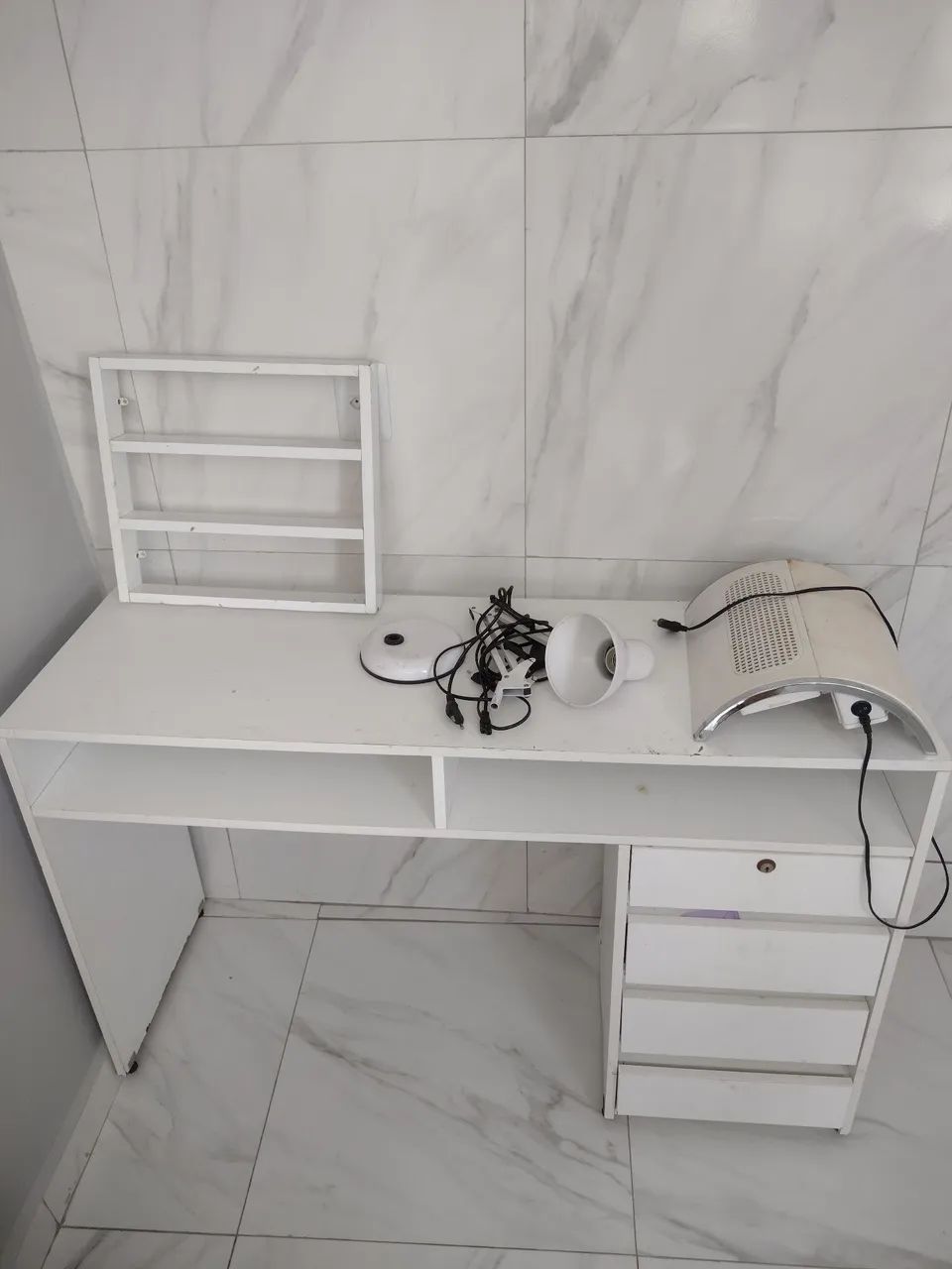 Mesa para Manicure com acessórios e luminária 