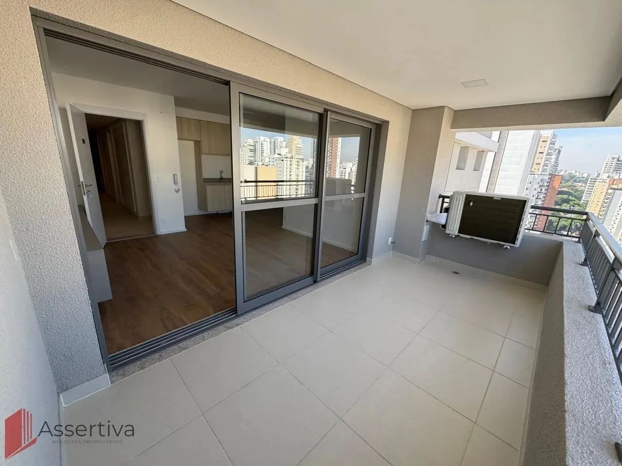 Apartamento para Locação em São Paulo, Moema, 2 dormitórios, 2 suítes, 2 banheiros